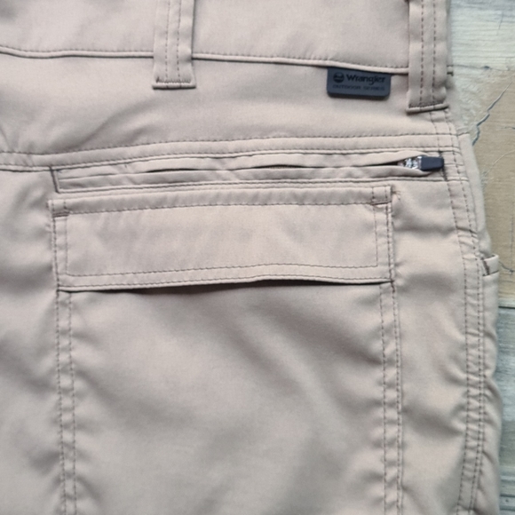 Wrangler olive pants - Picture 6 of 10